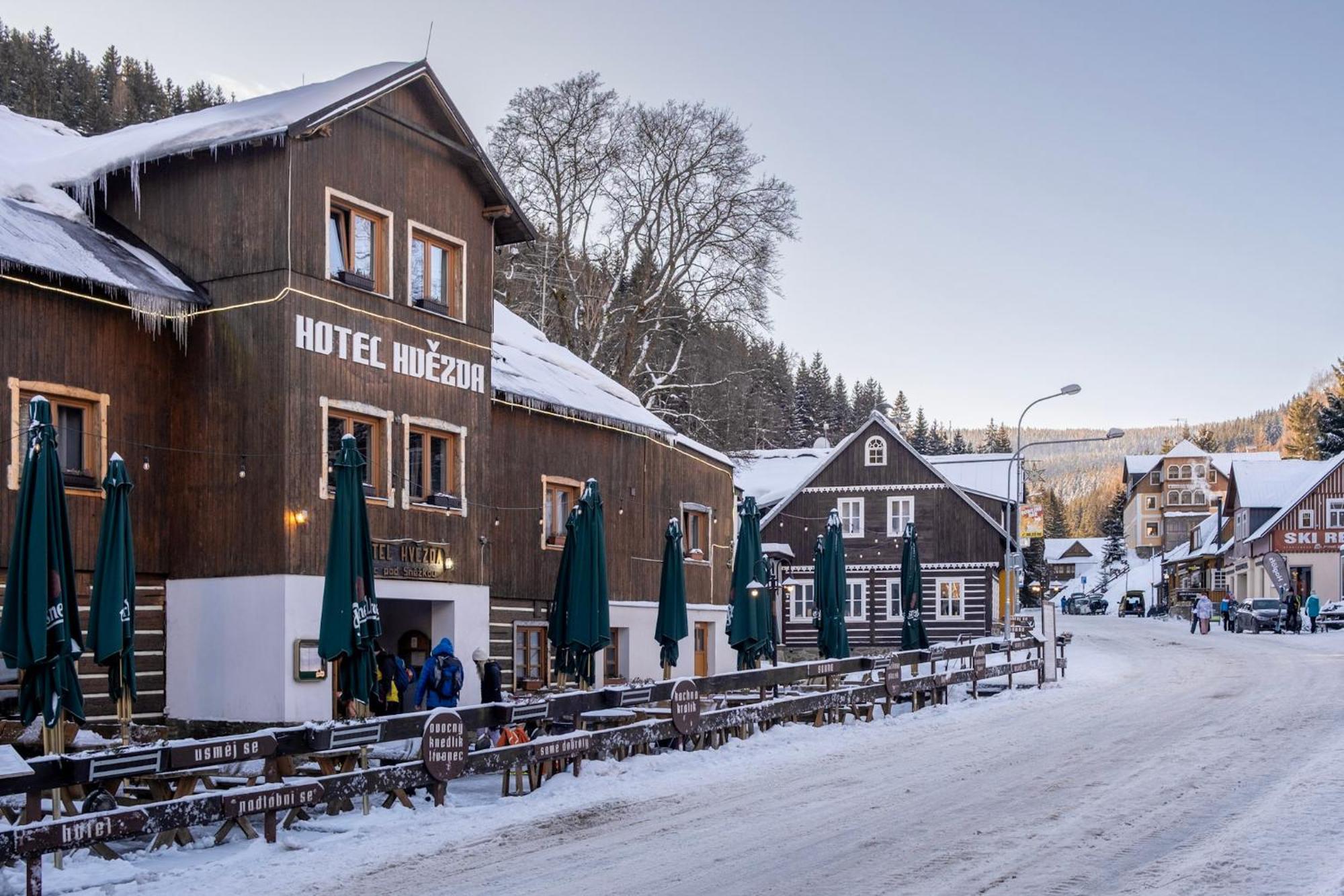 Hotel Hvezda Pec pod Sněžkou Kültér fotó