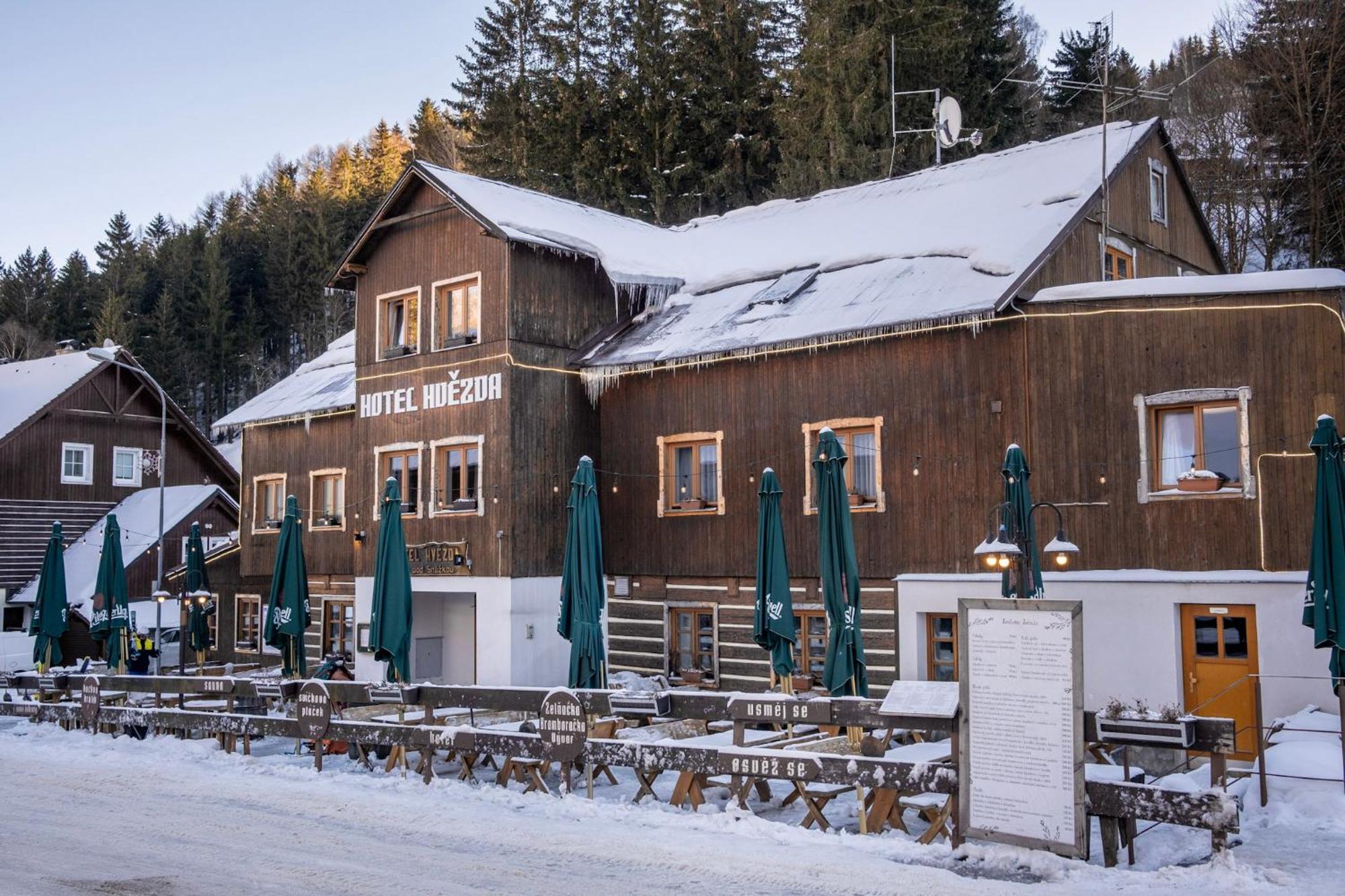 Hotel Hvezda Pec pod Sněžkou Kültér fotó