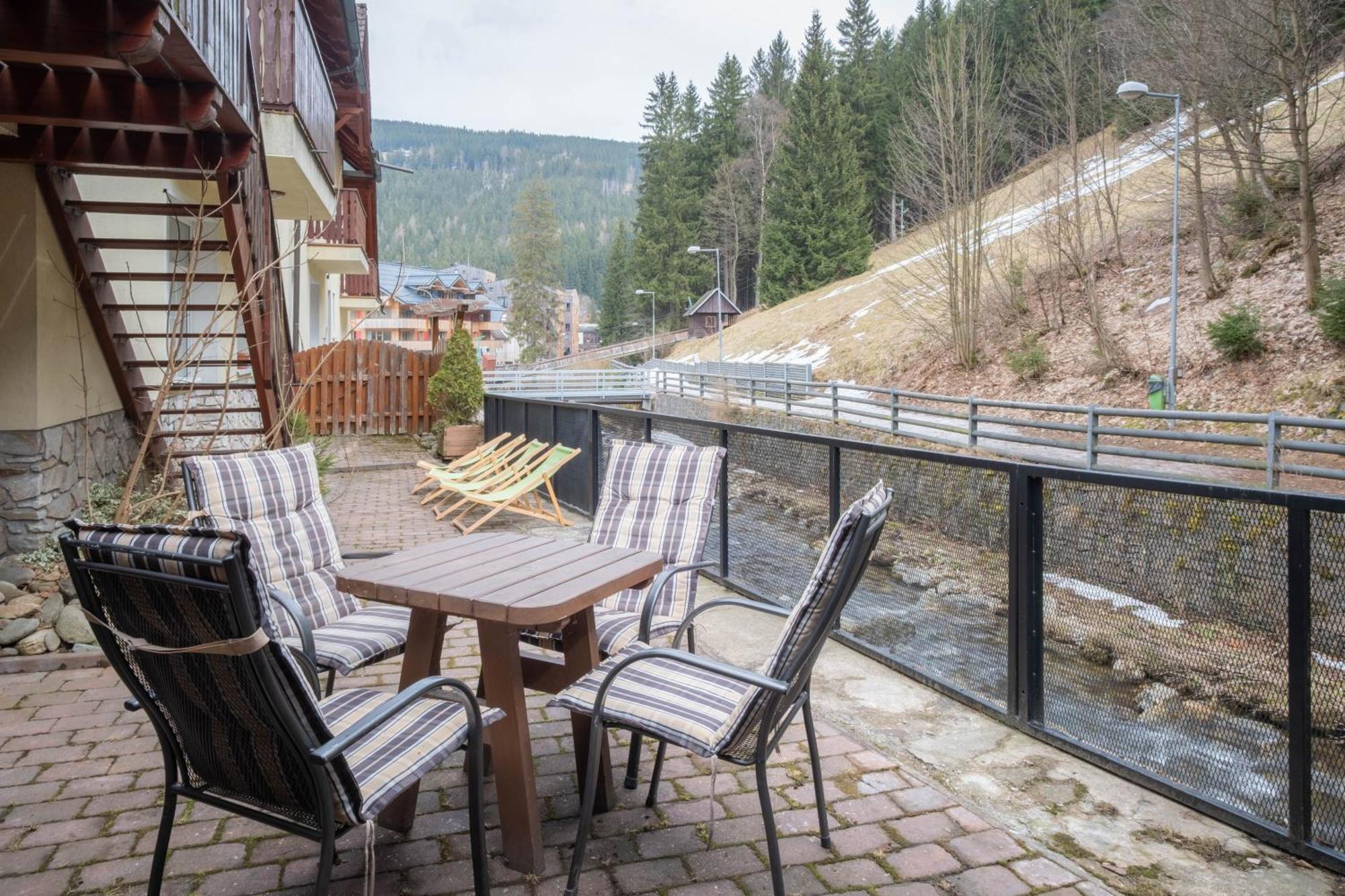 Hotel Hvezda Pec pod Sněžkou Kültér fotó