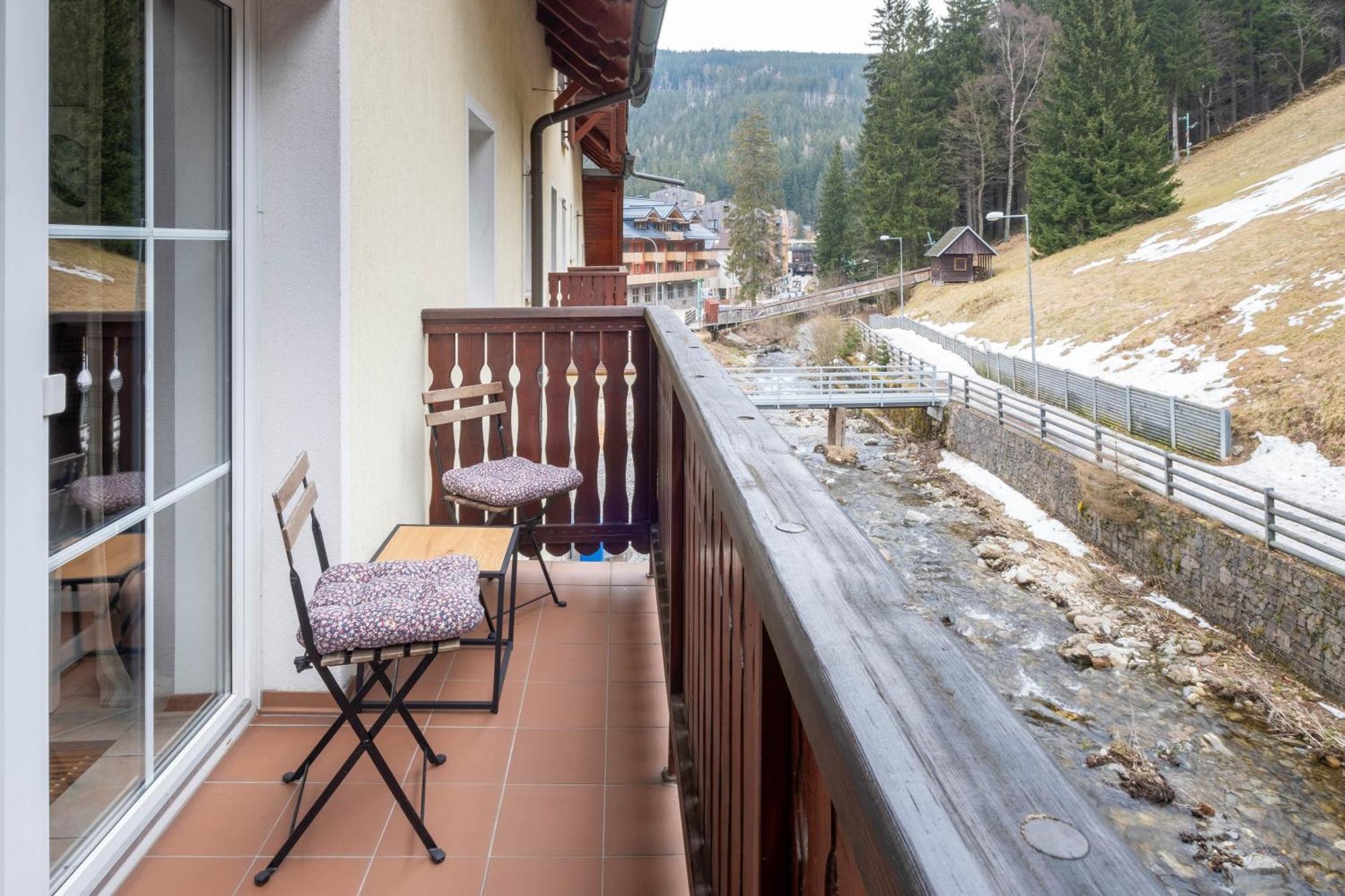 Hotel Hvezda Pec pod Sněžkou Kültér fotó